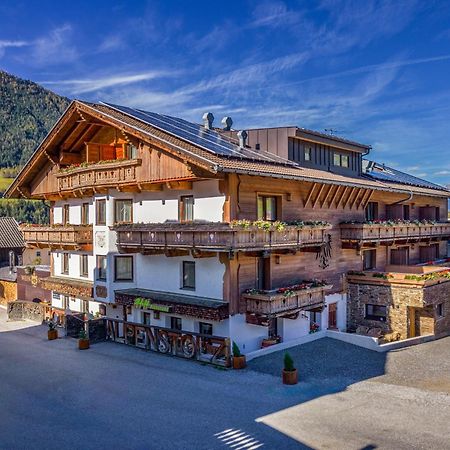 Hotel Alpenstolz Мидерс Экстерьер фото