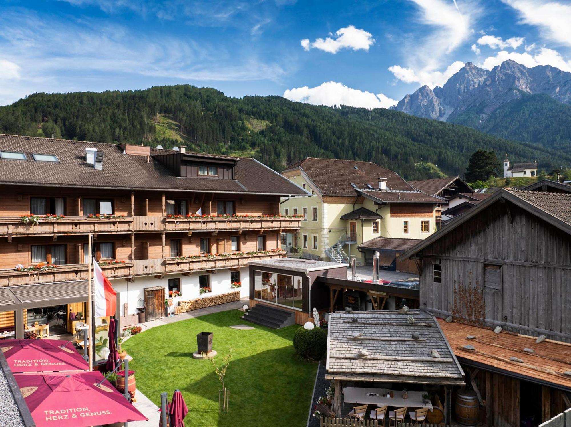 Hotel Alpenstolz Мидерс Экстерьер фото