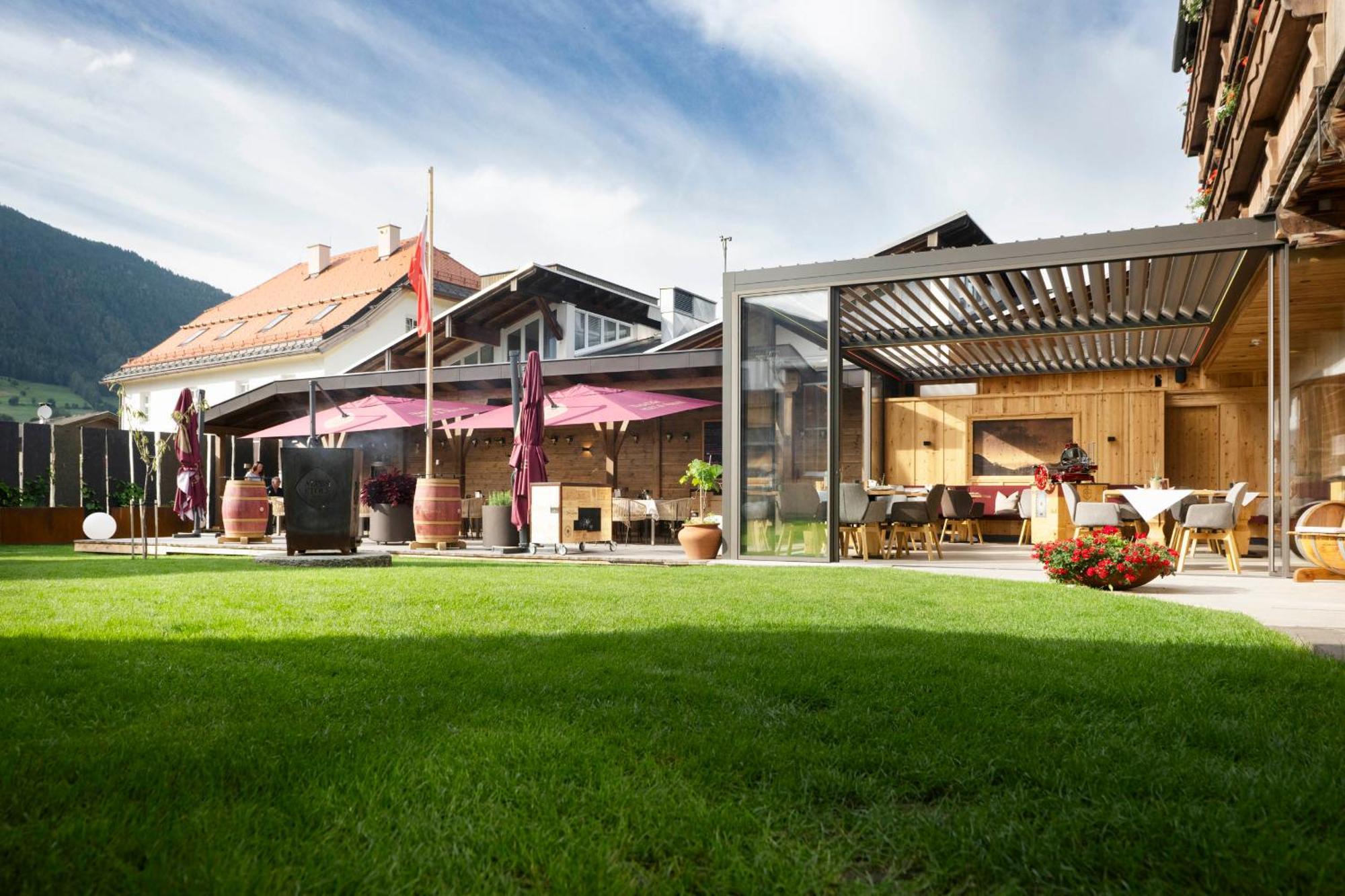 Hotel Alpenstolz Мидерс Экстерьер фото
