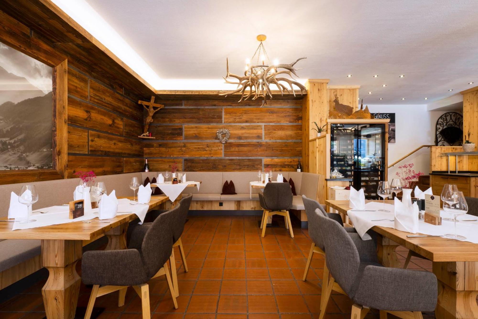 Hotel Alpenstolz Мидерс Экстерьер фото