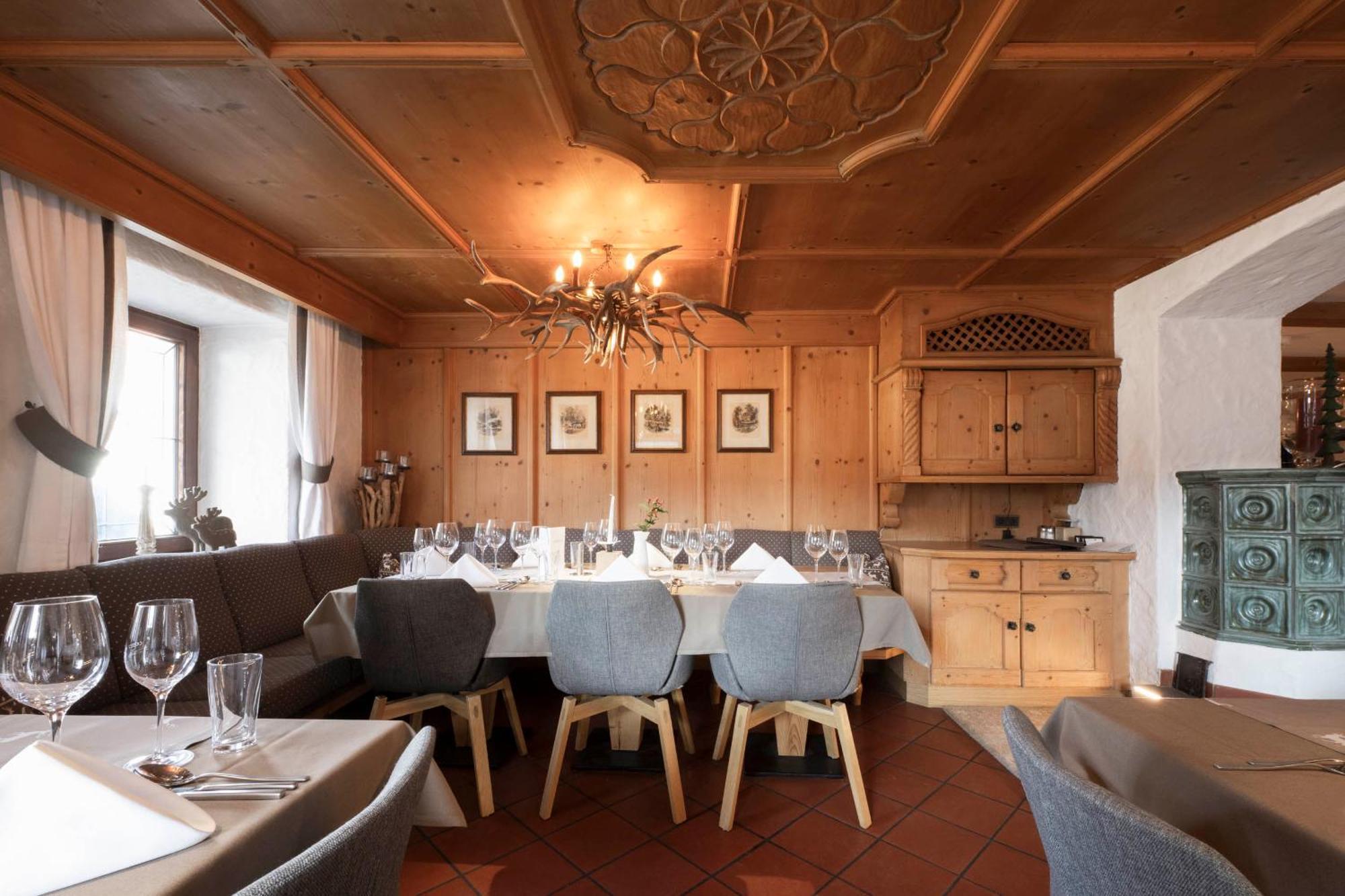 Hotel Alpenstolz Мидерс Экстерьер фото