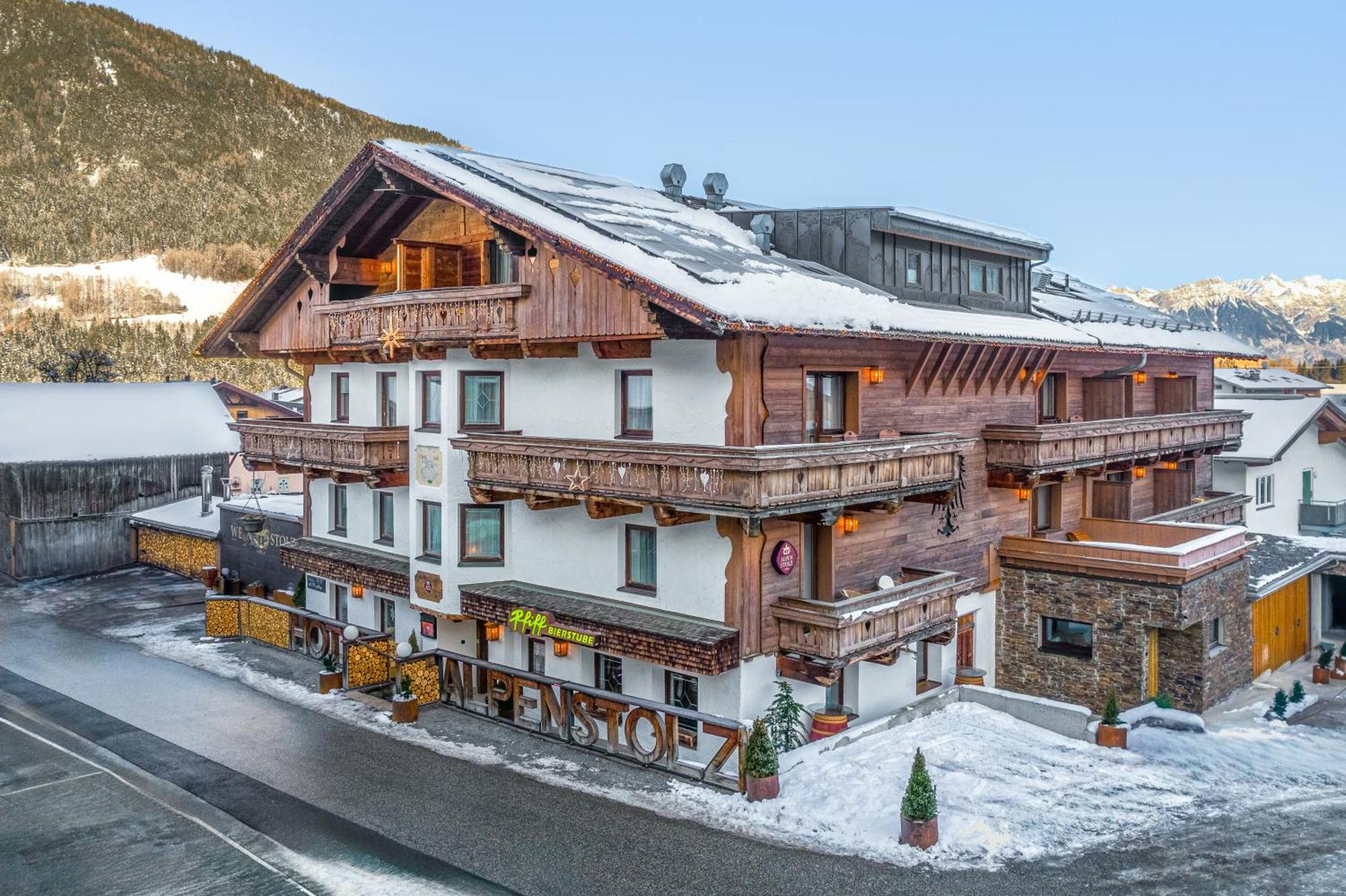 Hotel Alpenstolz Мидерс Экстерьер фото