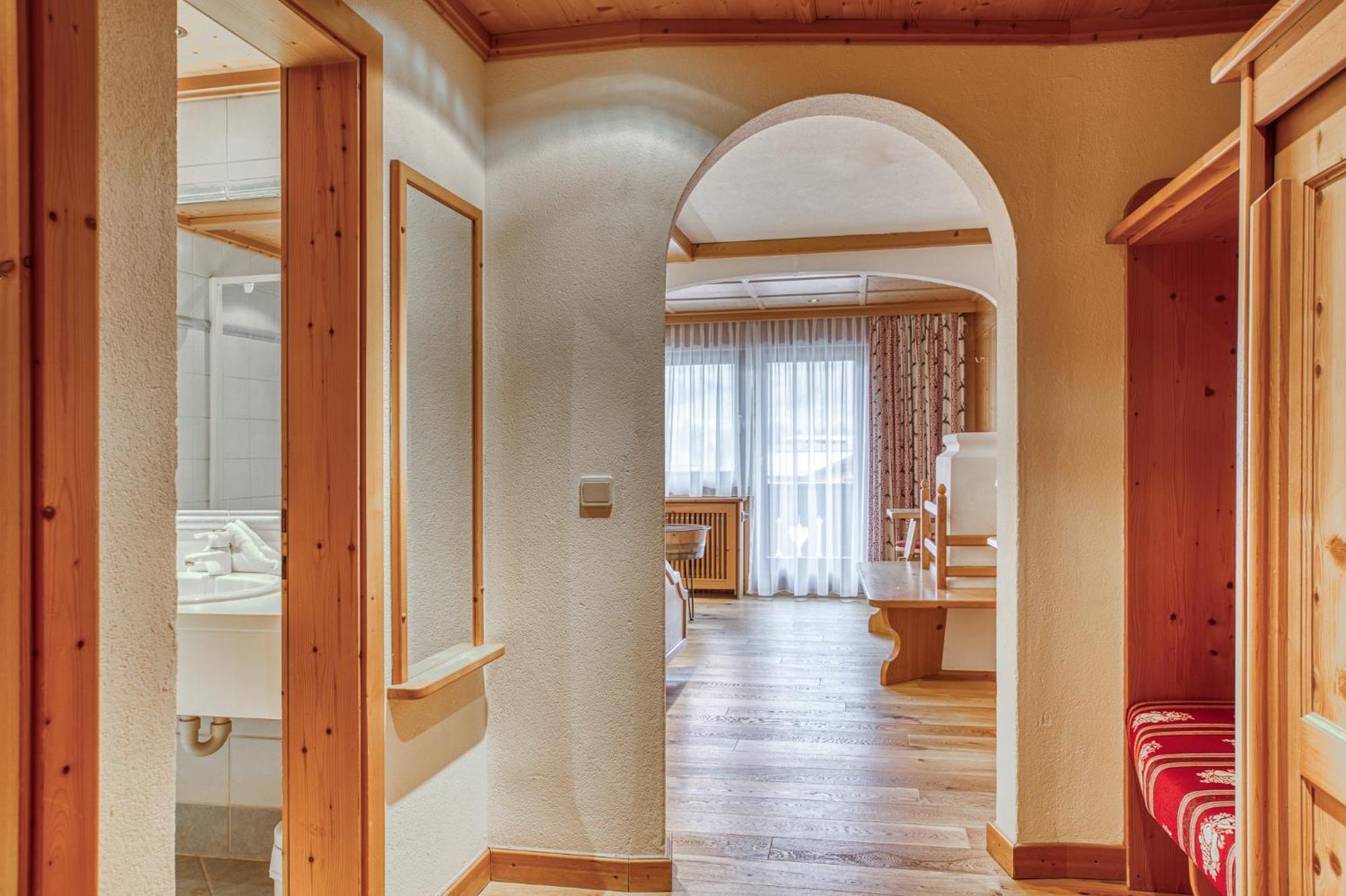 Hotel Alpenstolz Мидерс Экстерьер фото