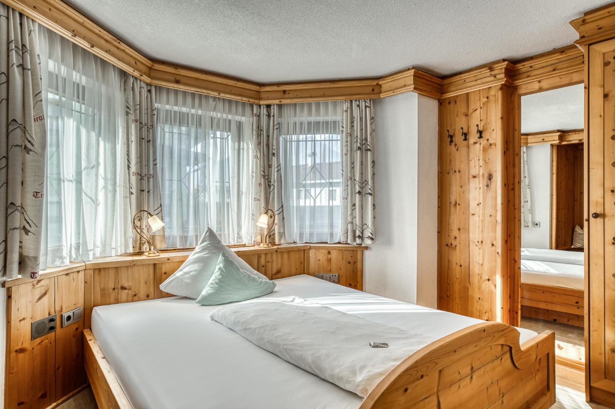 Hotel Alpenstolz Мидерс Номер фото
