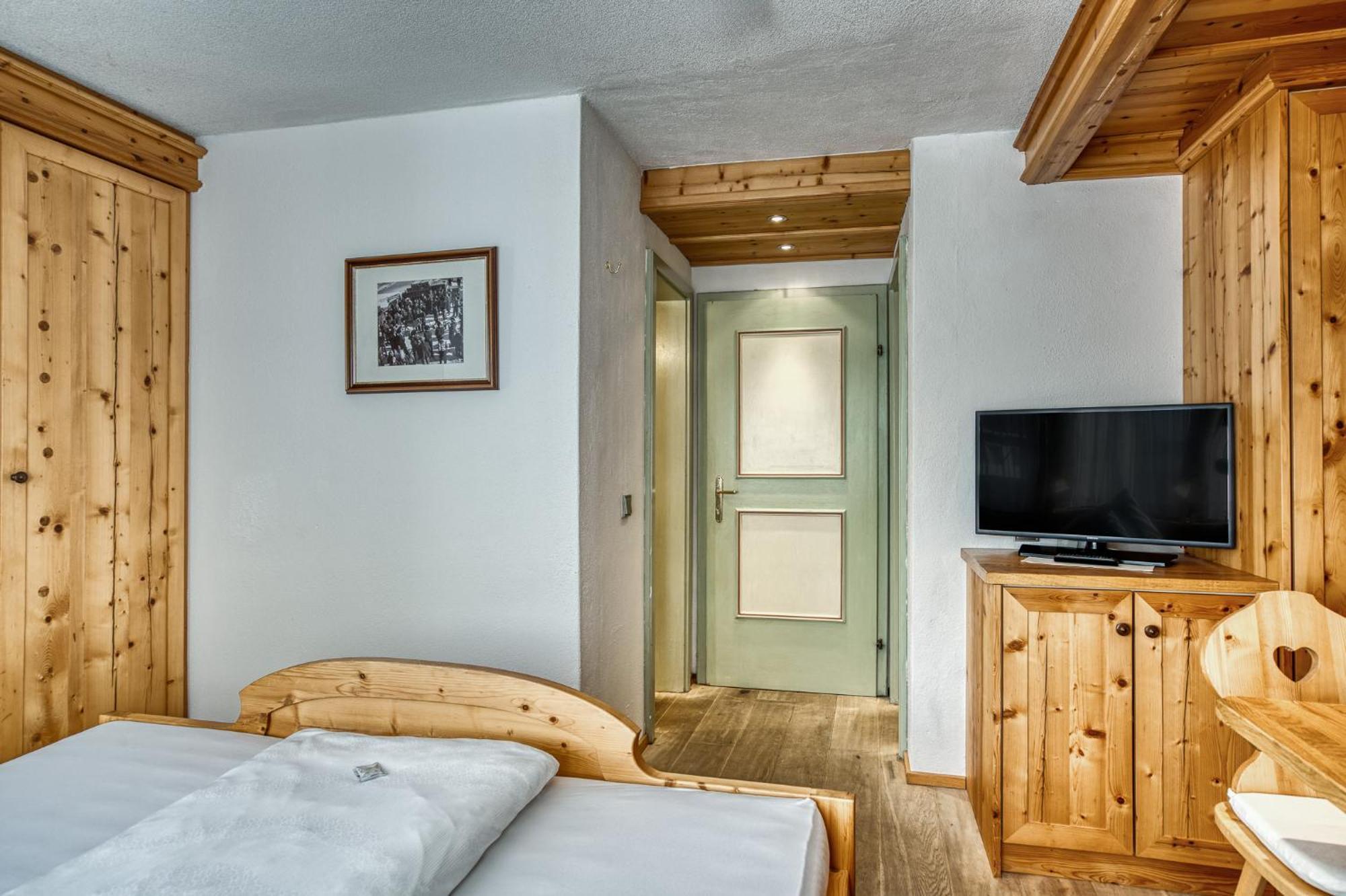 Hotel Alpenstolz Мидерс Номер фото