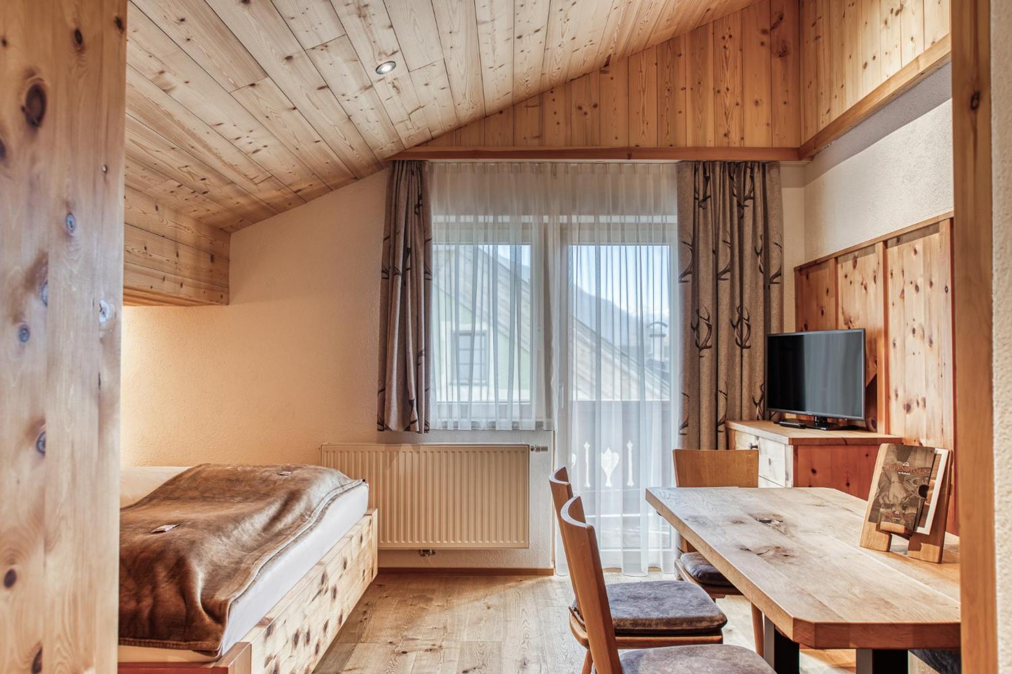 Hotel Alpenstolz Мидерс Номер фото
