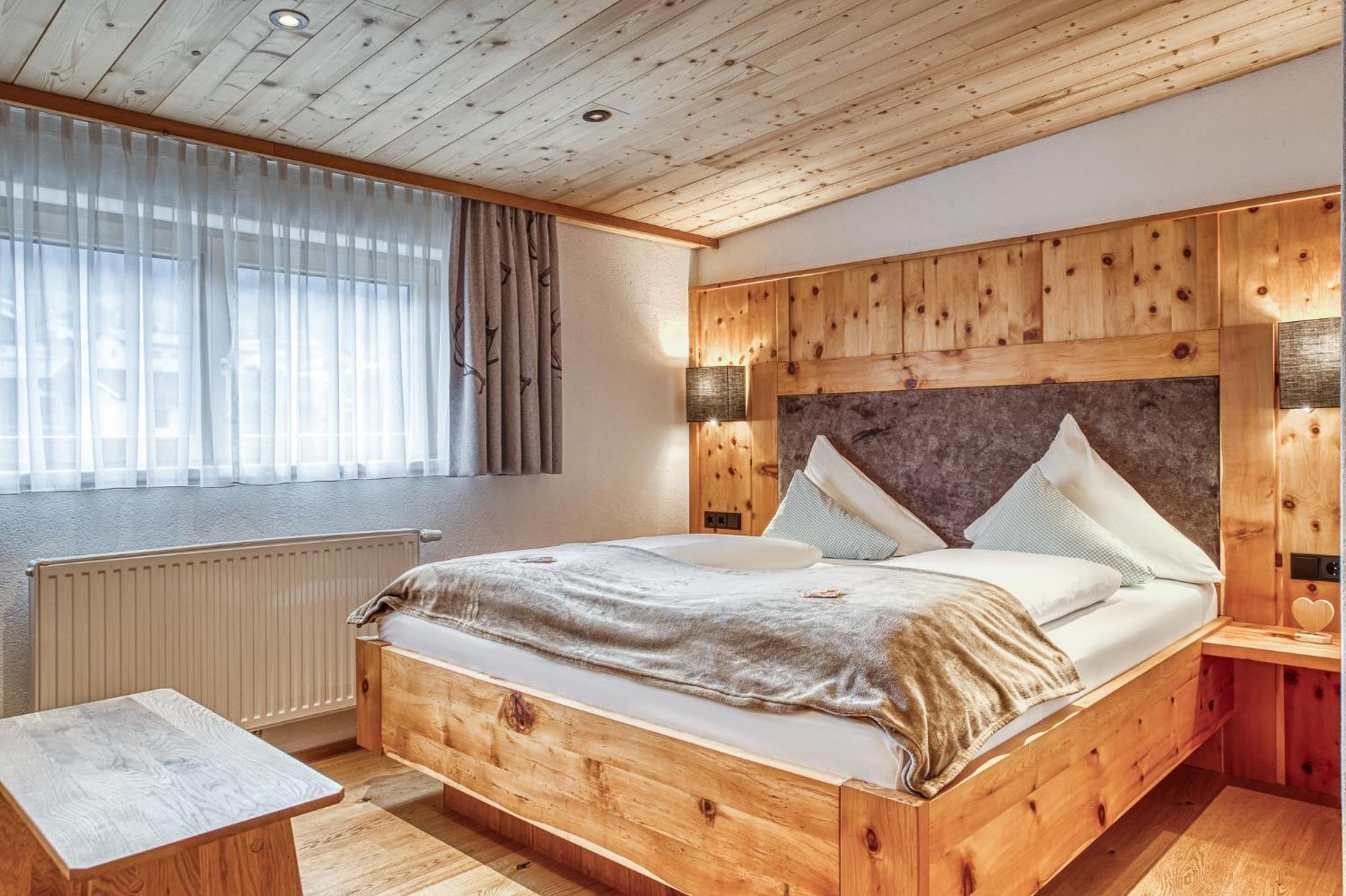 Hotel Alpenstolz Мидерс Номер фото