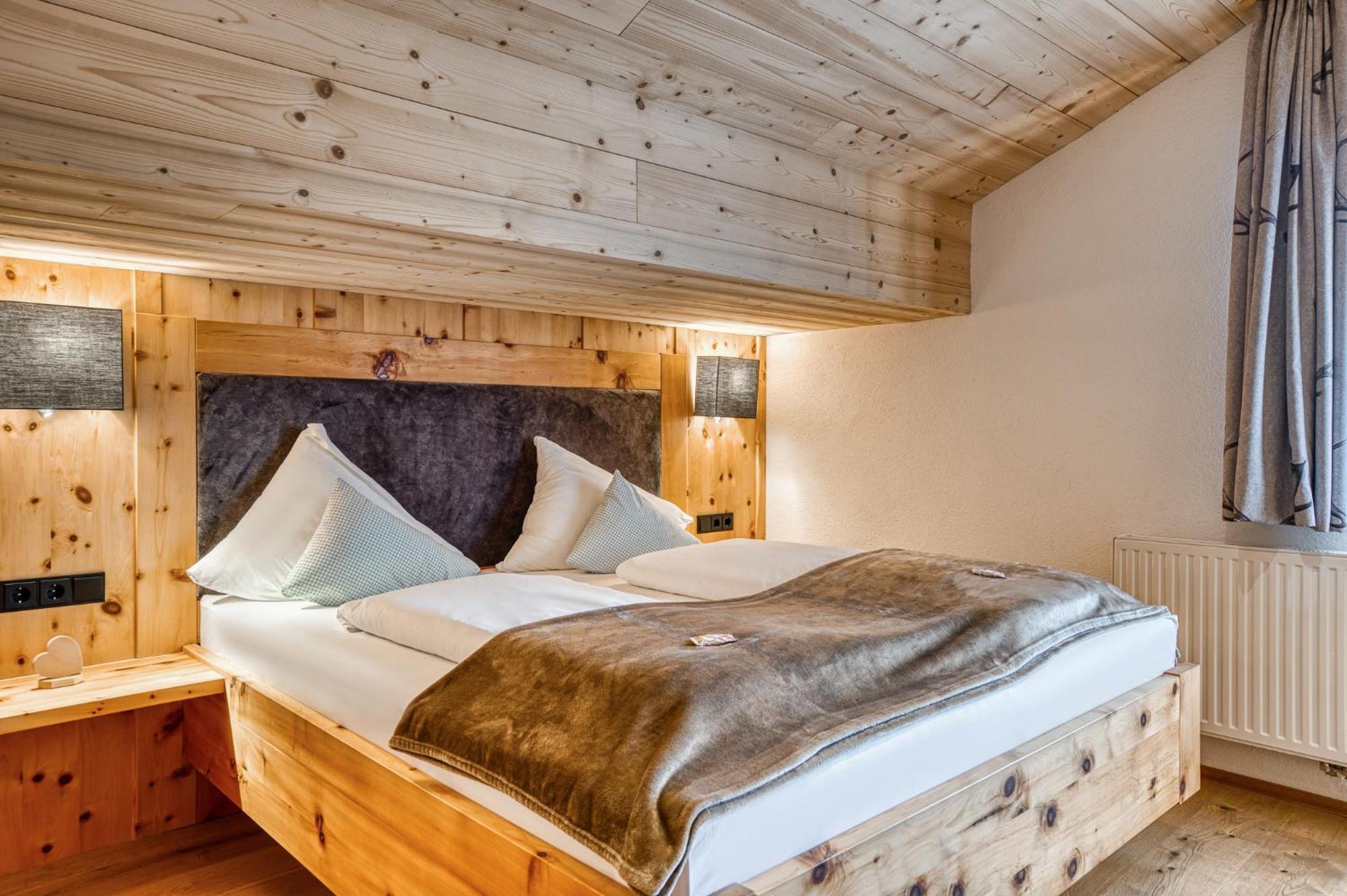 Hotel Alpenstolz Мидерс Номер фото