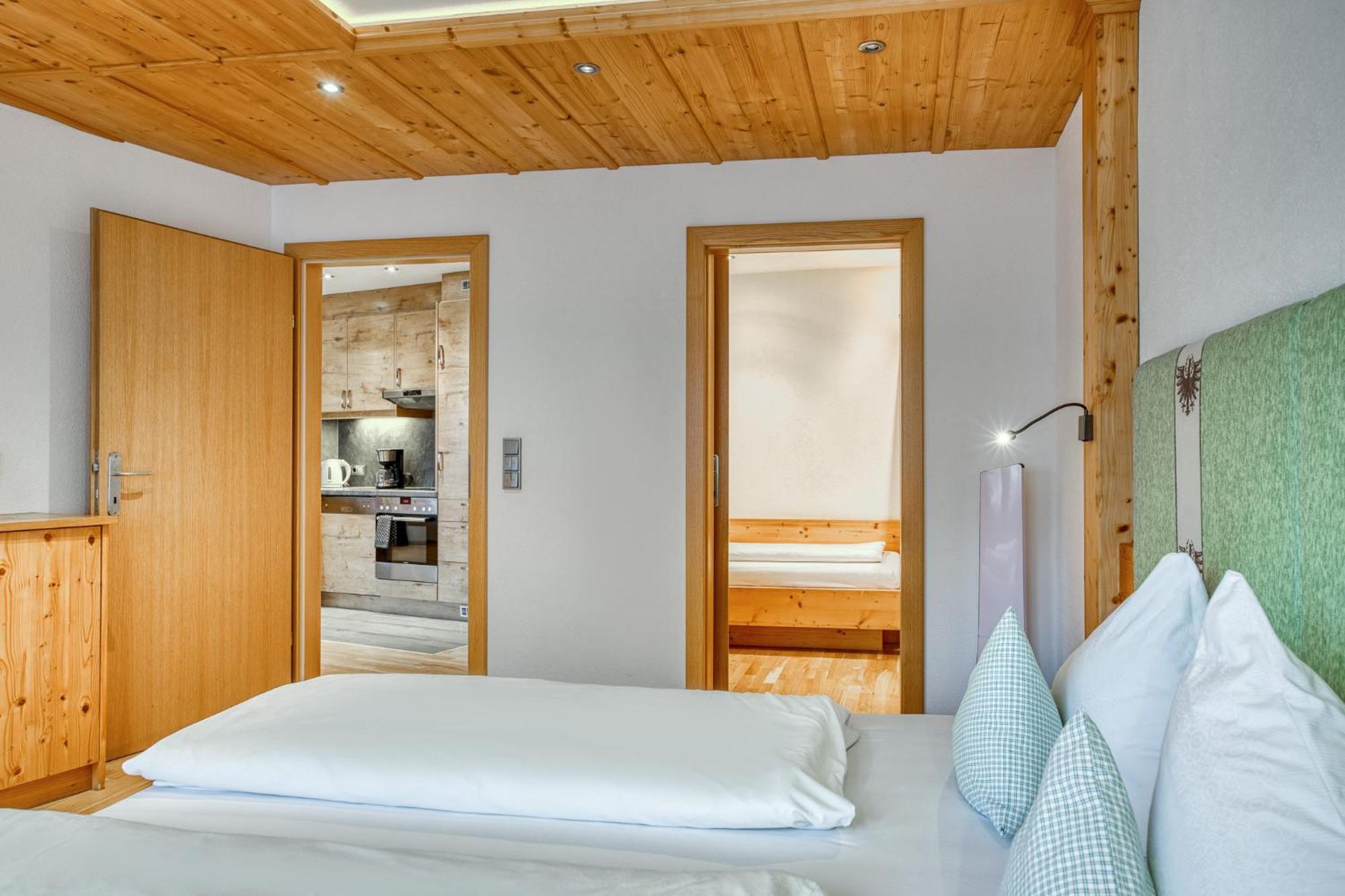Hotel Alpenstolz Мидерс Номер фото