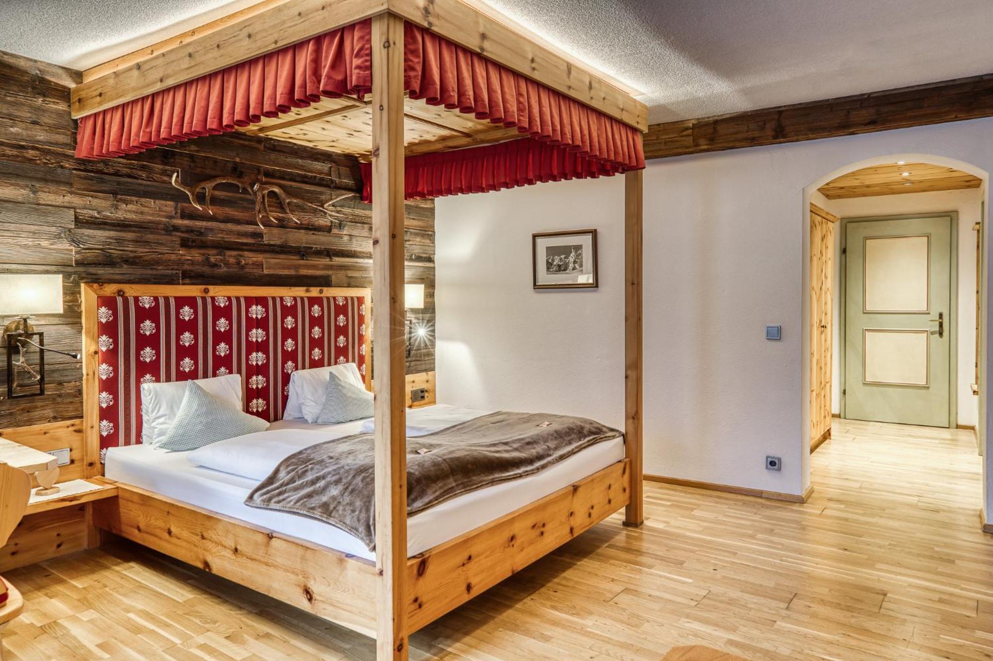Hotel Alpenstolz Мидерс Номер фото