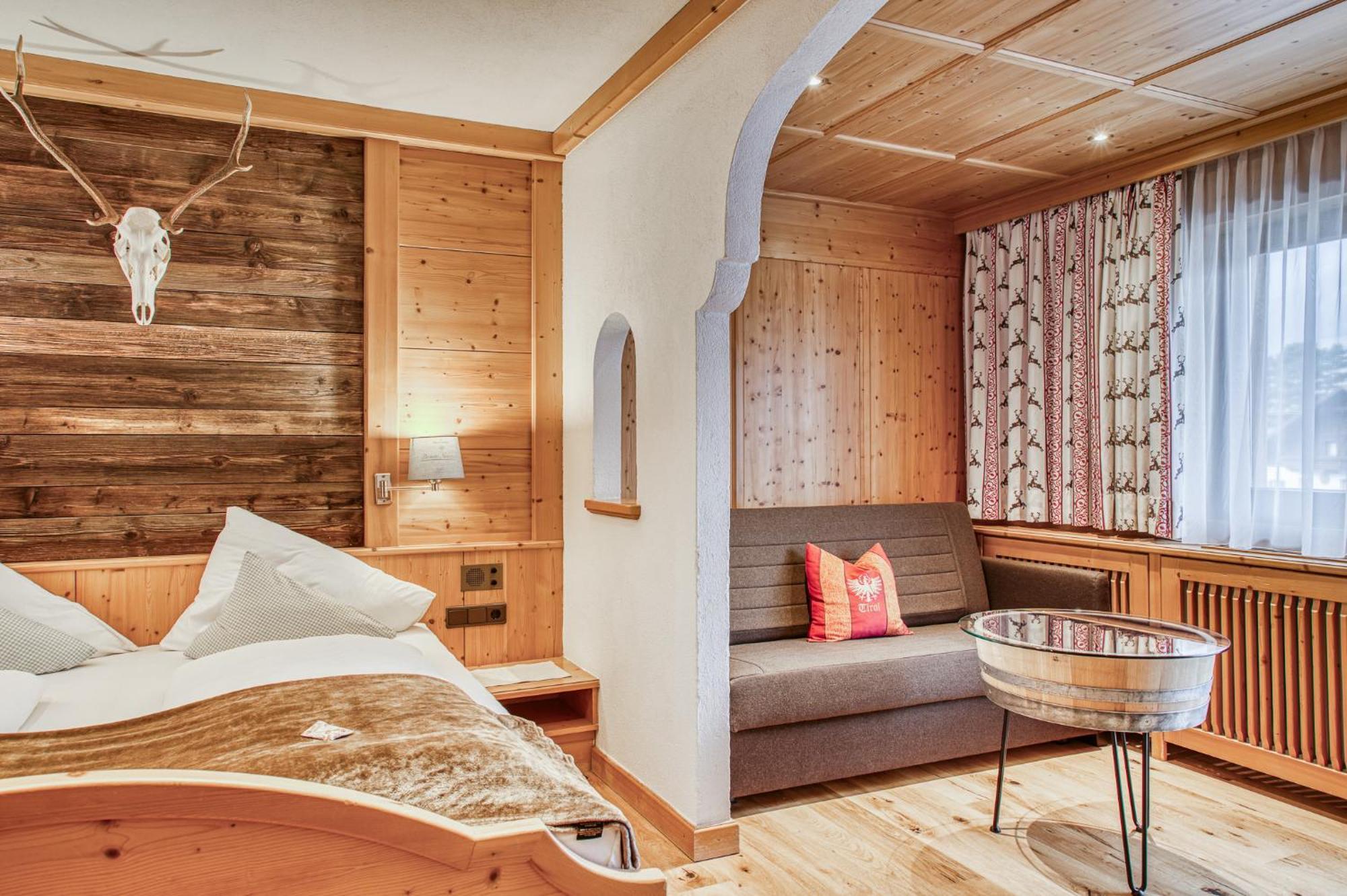 Hotel Alpenstolz Мидерс Экстерьер фото