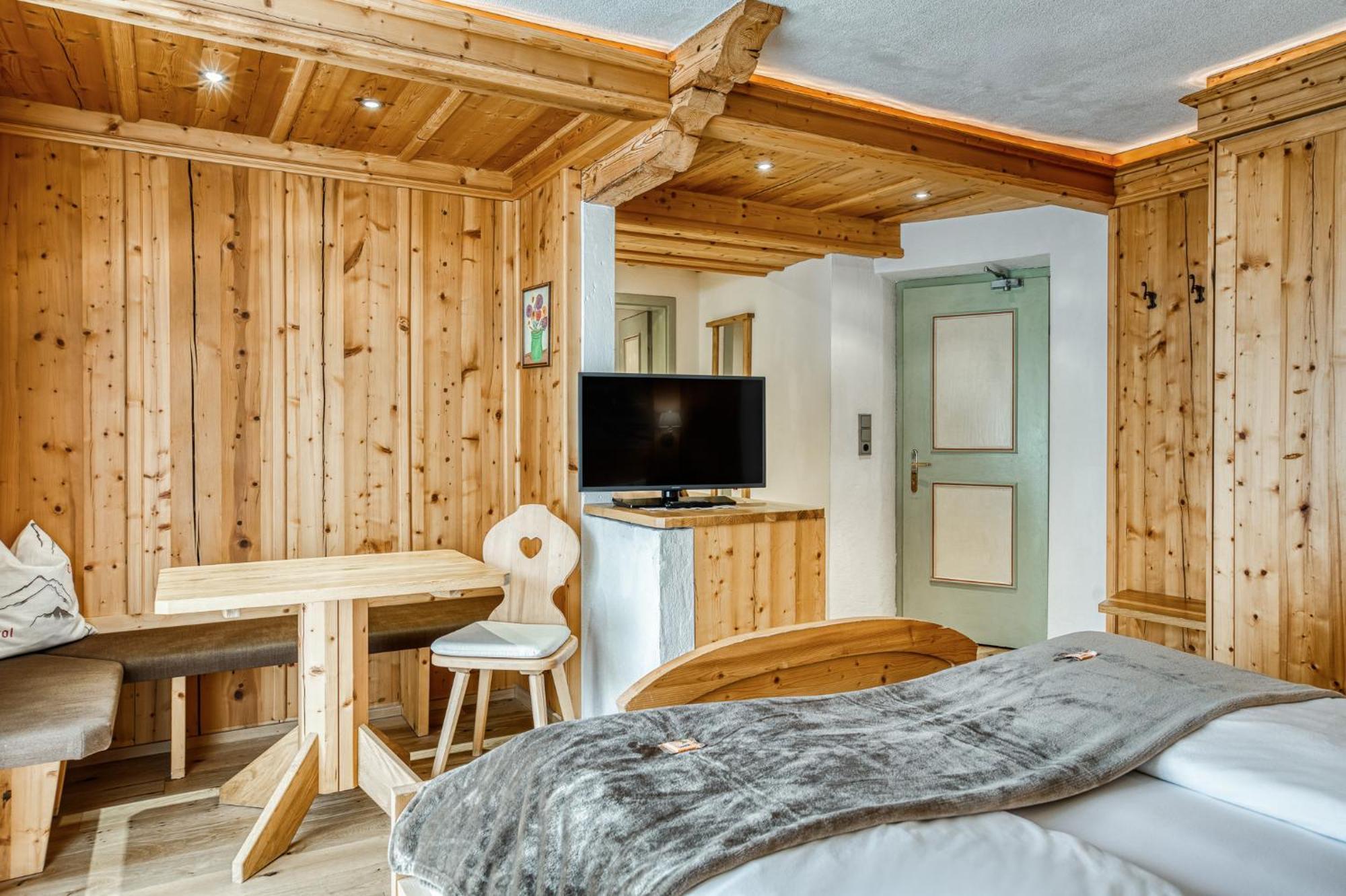 Hotel Alpenstolz Мидерс Номер фото